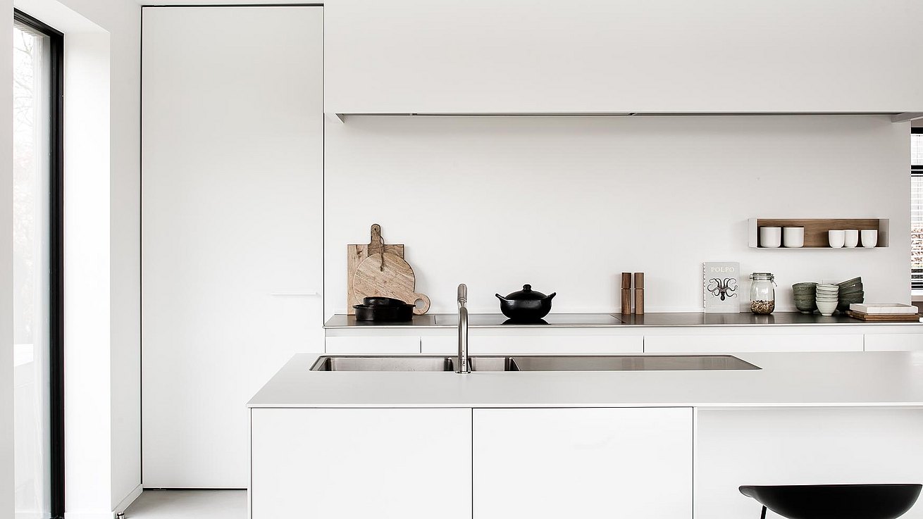 bulthaup antwerpen metrpool ontwierp een strakke en functionele witte keuken in laminaat met b3